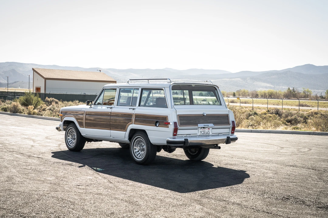 1988 Jeep SJ Grand Wagoneer - Image 5 of 31