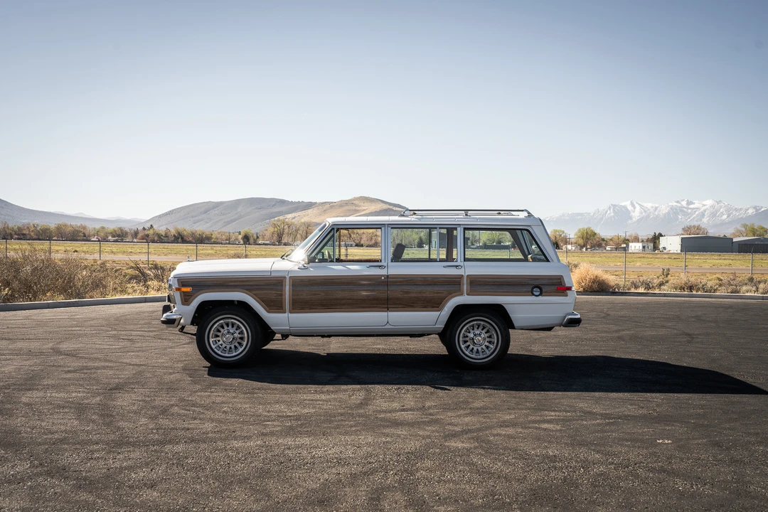 1988 Jeep SJ Grand Wagoneer - Image 4 of 31