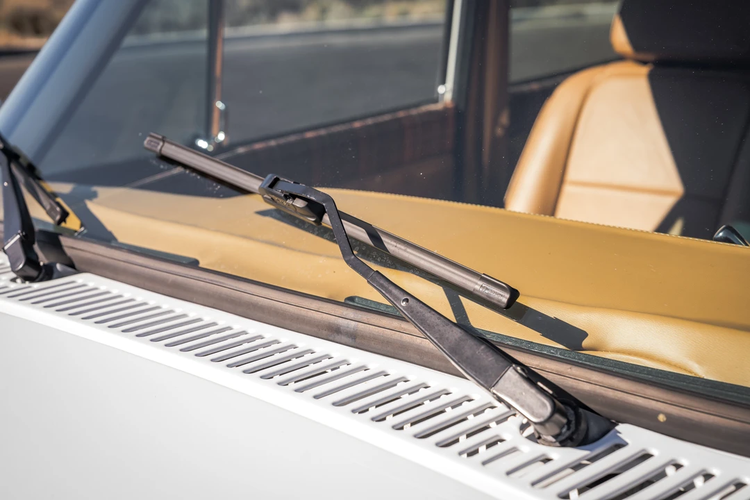 1988 Jeep SJ Grand Wagoneer - Image 23 of 31