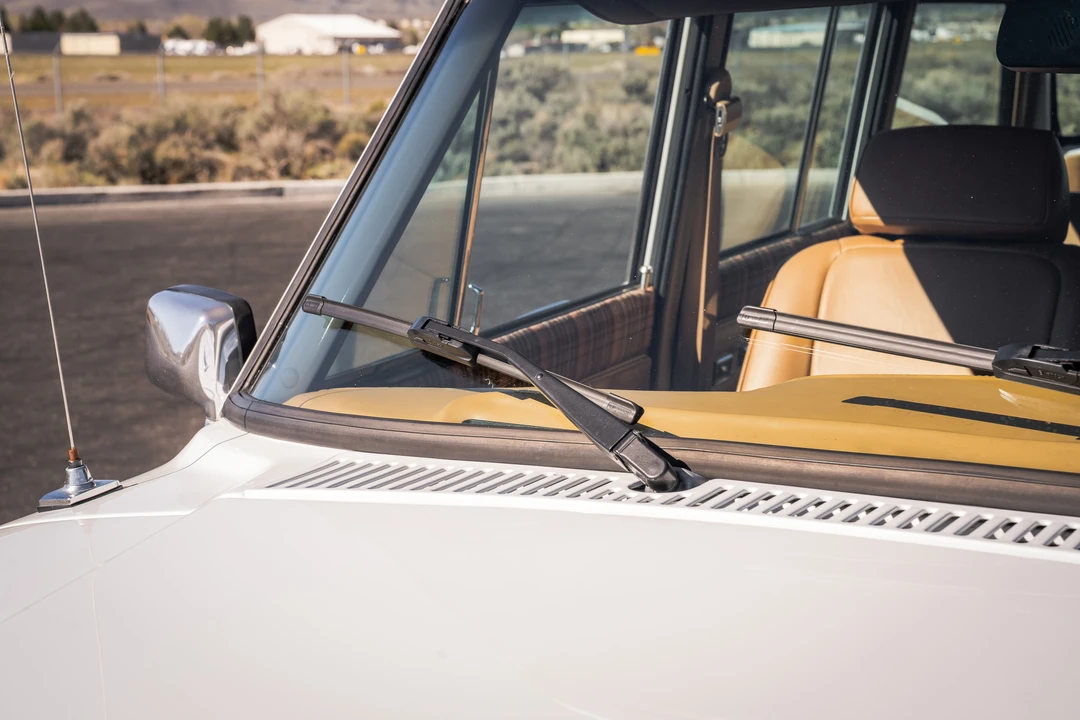 1988 Jeep SJ Grand Wagoneer - Image 22 of 31