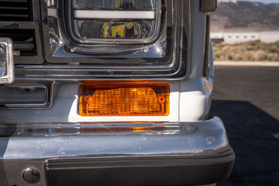 1988 Jeep SJ Grand Wagoneer - Image 15 of 31
