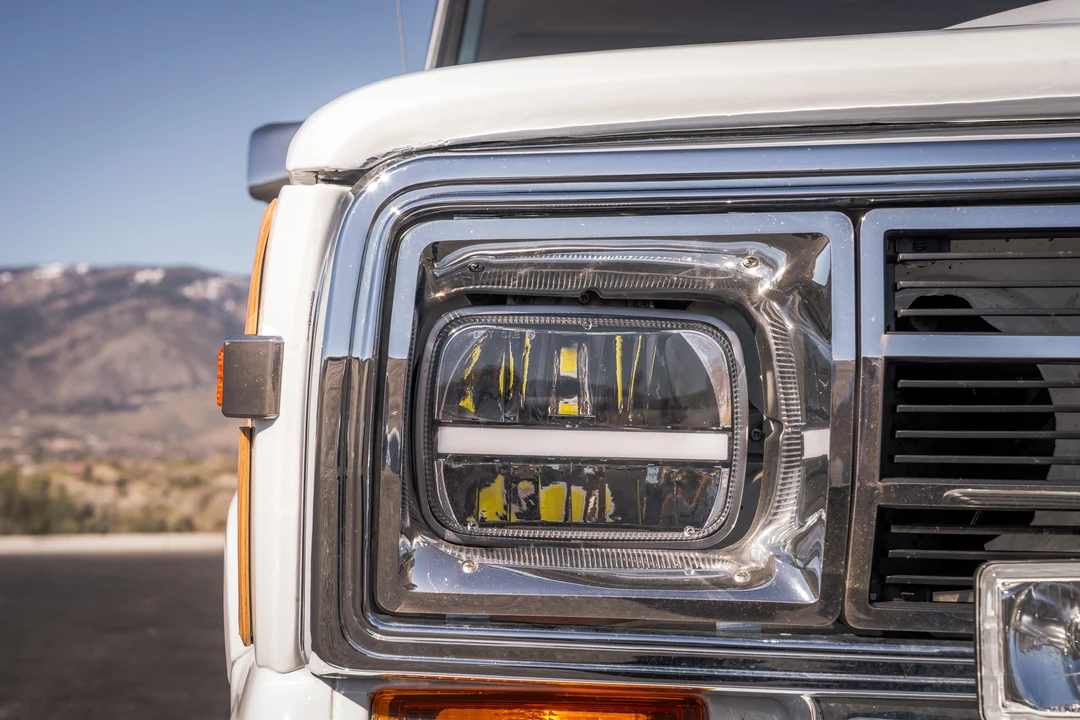 1988 Jeep SJ Grand Wagoneer - Image 11 of 31