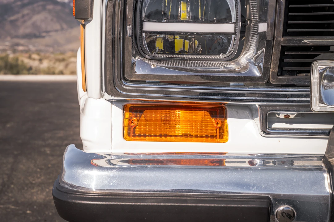 1988 Jeep SJ Grand Wagoneer - Image 12 of 31