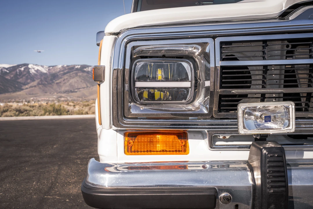 1988 Jeep SJ Grand Wagoneer - Image 10 of 31