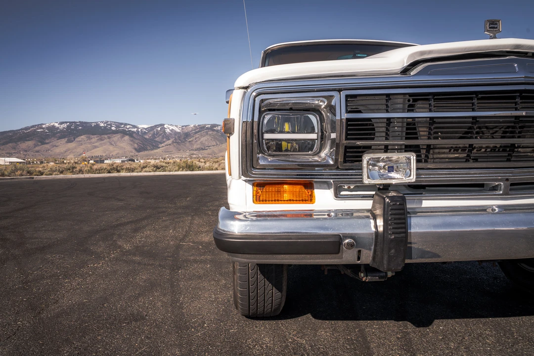 1988 Jeep SJ Grand Wagoneer - Image 9 of 31