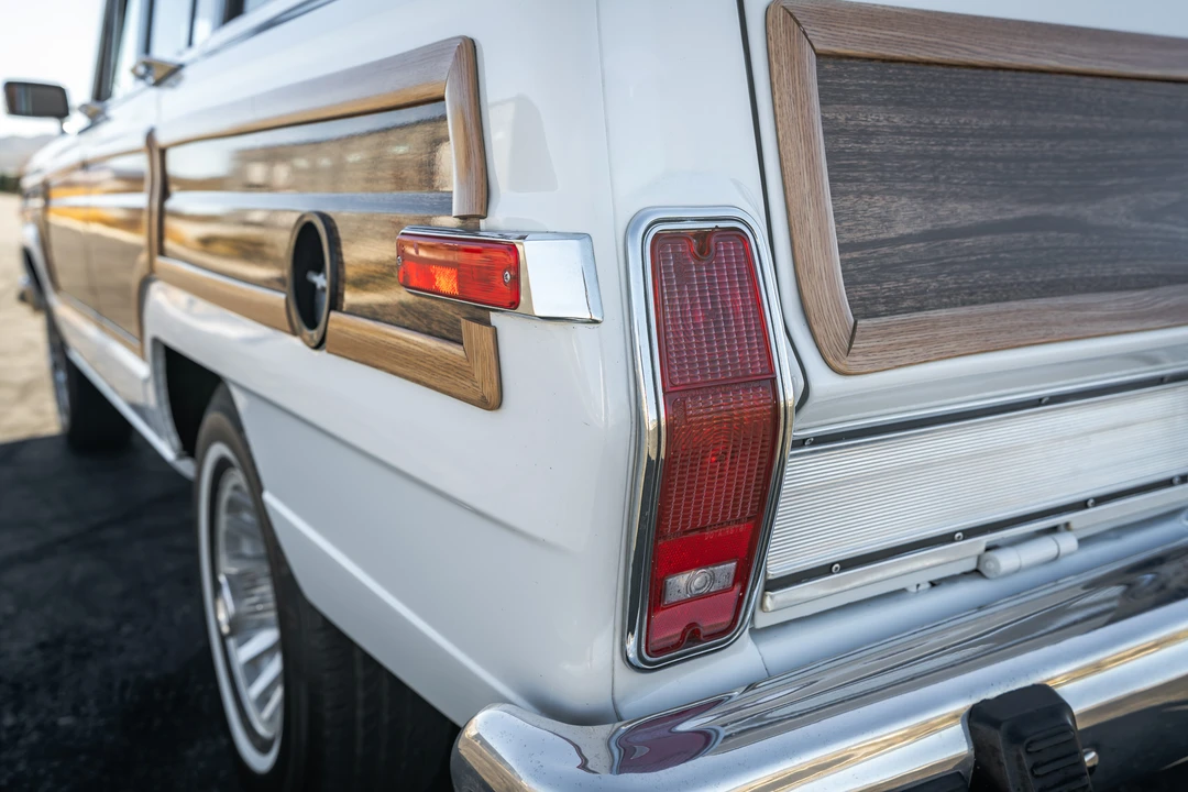 1988 Jeep SJ Grand Wagoneer - Image 19 of 31