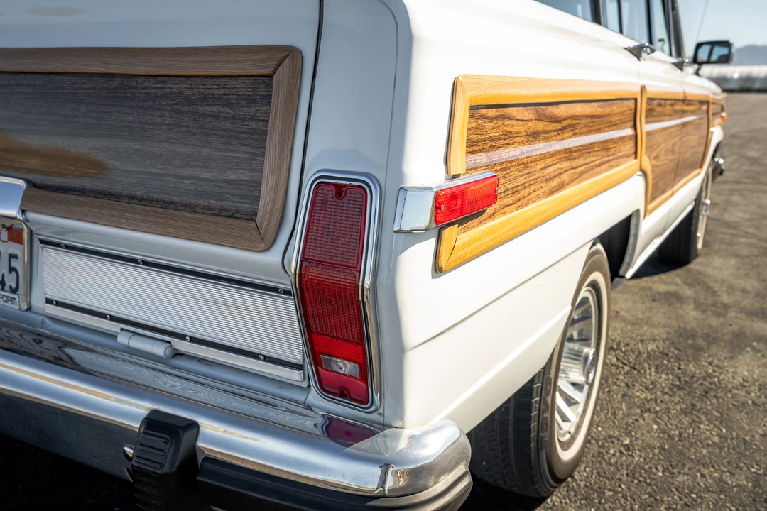 1988 Jeep SJ Grand Wagoneer - Image 20 of 31