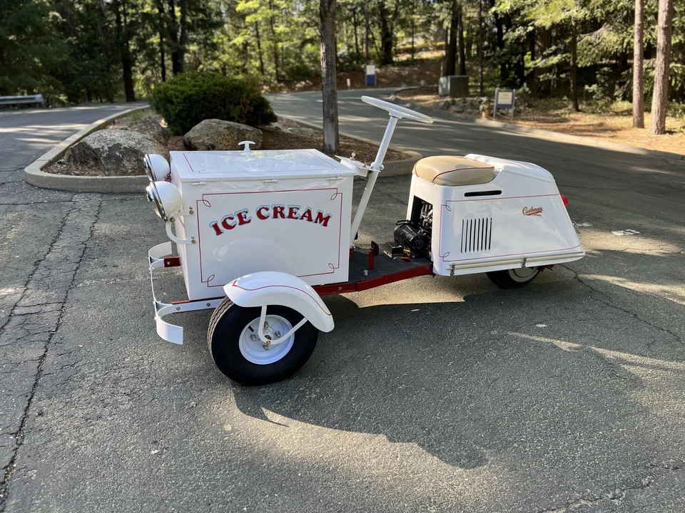 Cushman - Image 3 of 31