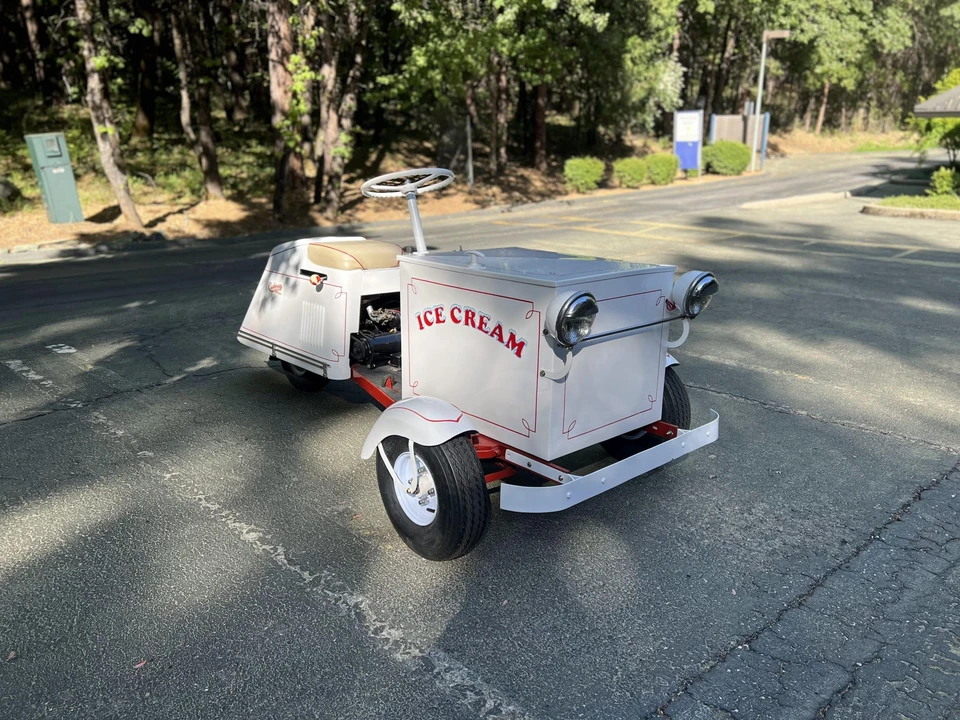 Cushman - Image 7 of 31