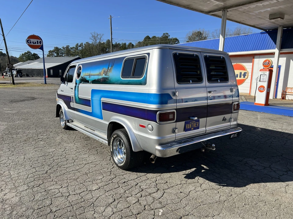 1977 Dodge Ram Van - Image 10 of 31