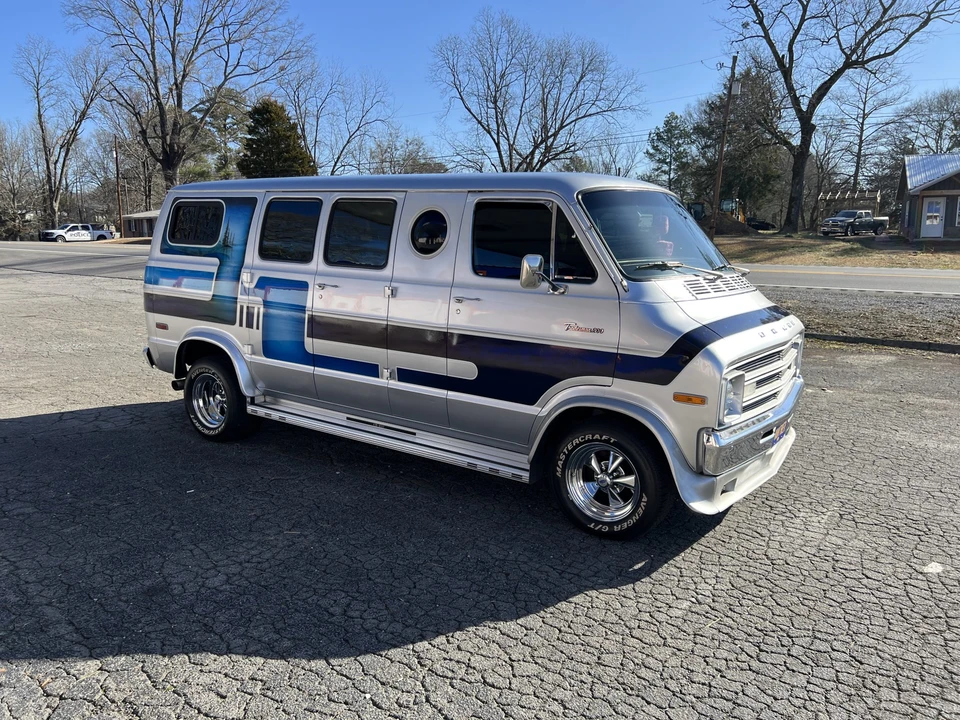 1977 Dodge Ram Van - Image 23 of 31