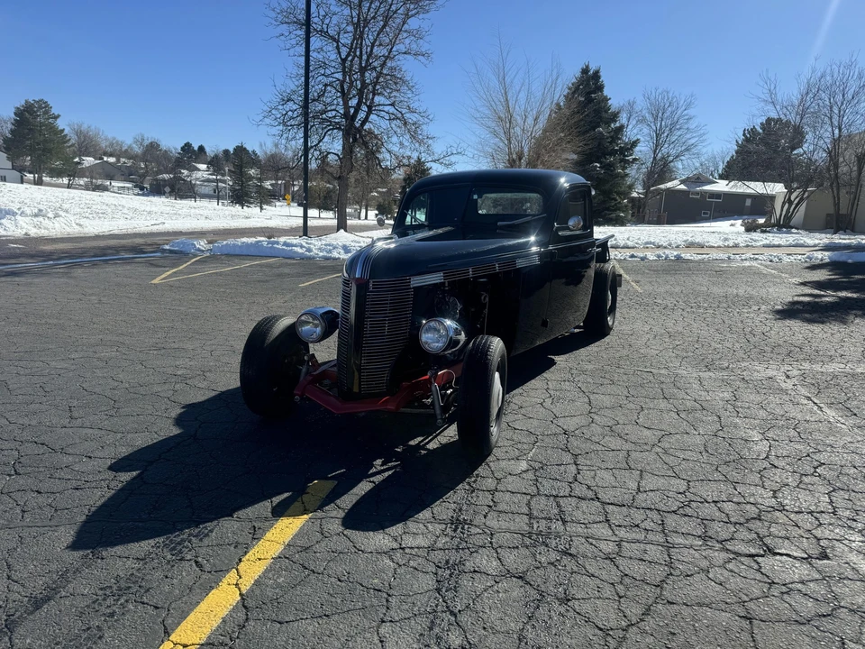 Pontiac - Image 2 of 31