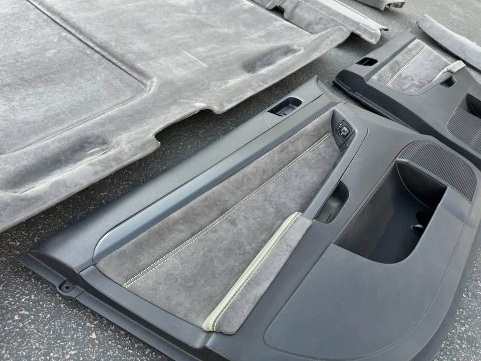 Parts & Memorabilia Seats & Interior - Image 3 of 9