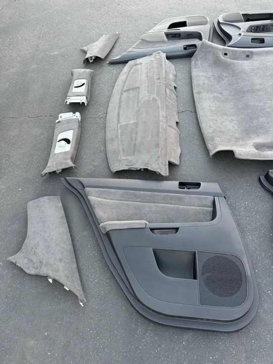 Parts & Memorabilia Seats & Interior - Image 2 of 9