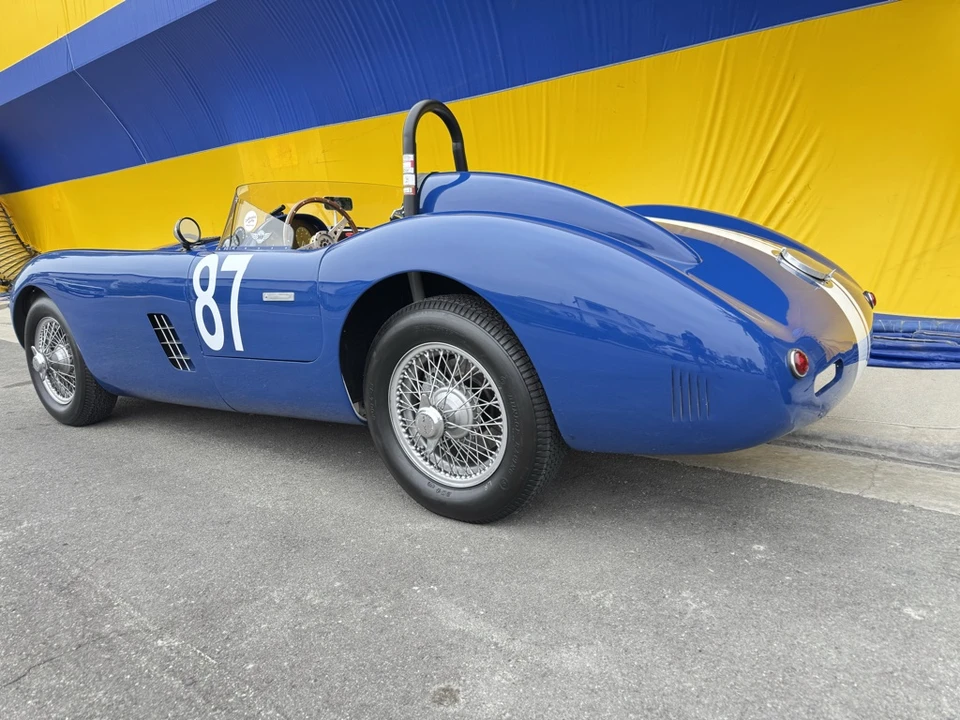 Jaguar Replica - Image 4 of 31