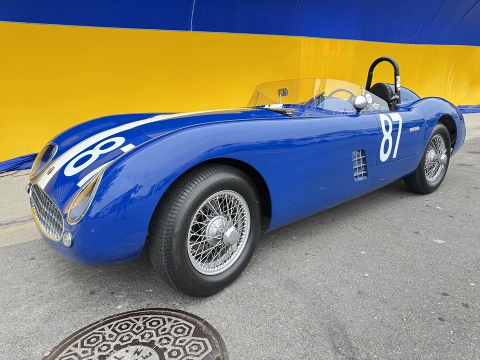 Jaguar Replica - Image 2 of 31