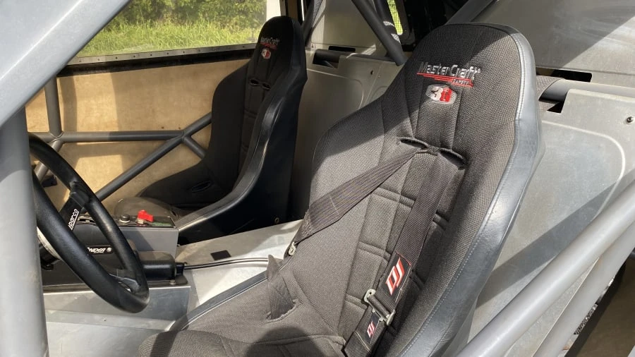 Vehicle image 4 of 9