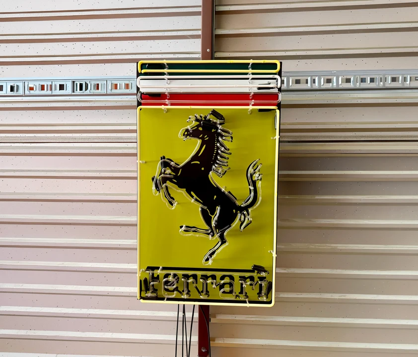 Ferrari - Image 4 of 9