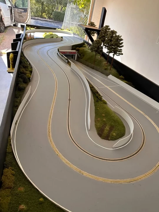 Parts & Memorabilia Scale Models - Image 2 of 10
