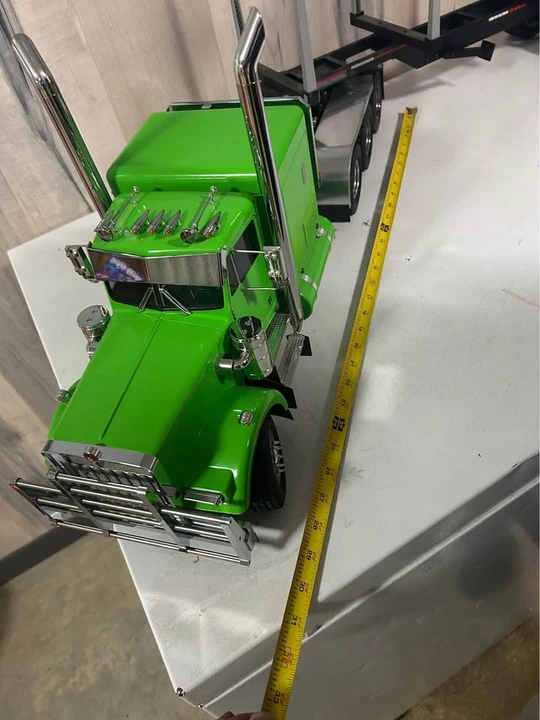 Parts & Memorabilia Scale Models - Image 4 of 10