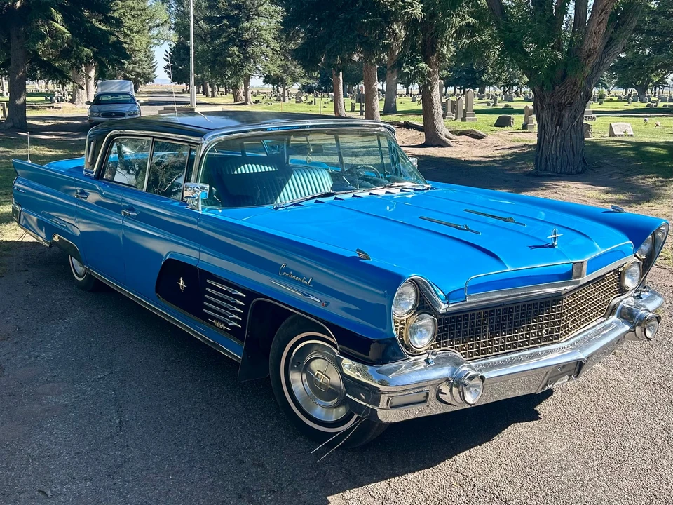 1960 Lincoln Continental Mark Series - Image 2 of 31
