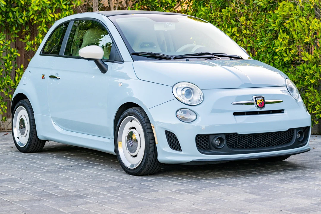 2013 Fiat Abarth 500 - Image 2 of 31