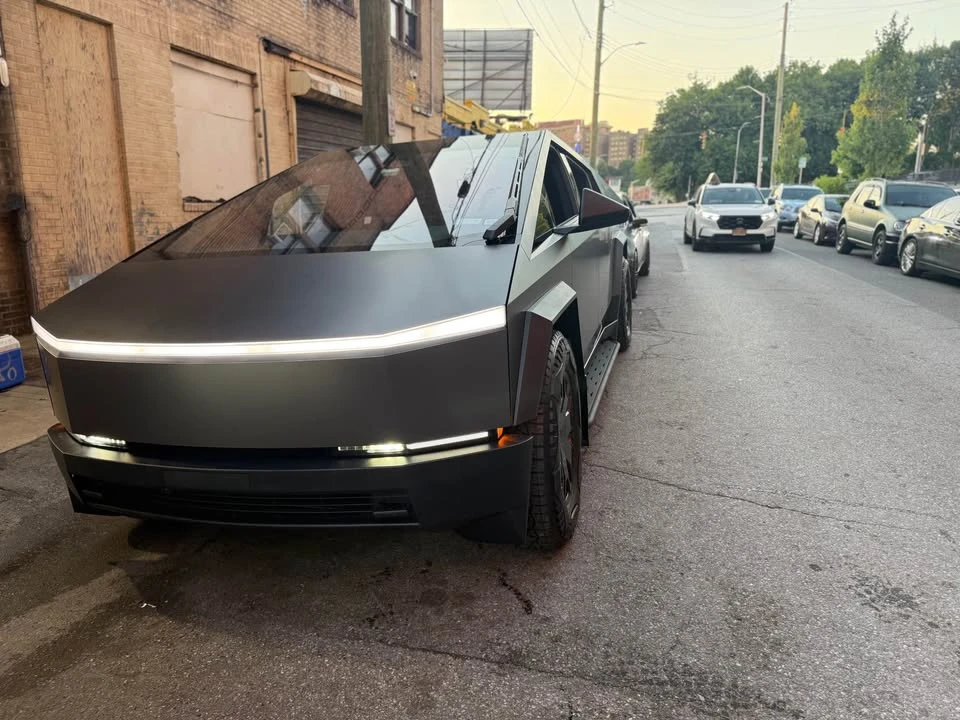 Tesla Cybertruck - Image 9 of 9