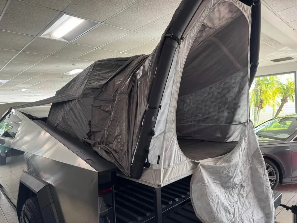 Tesla Cybertruck - Image 5 of 8