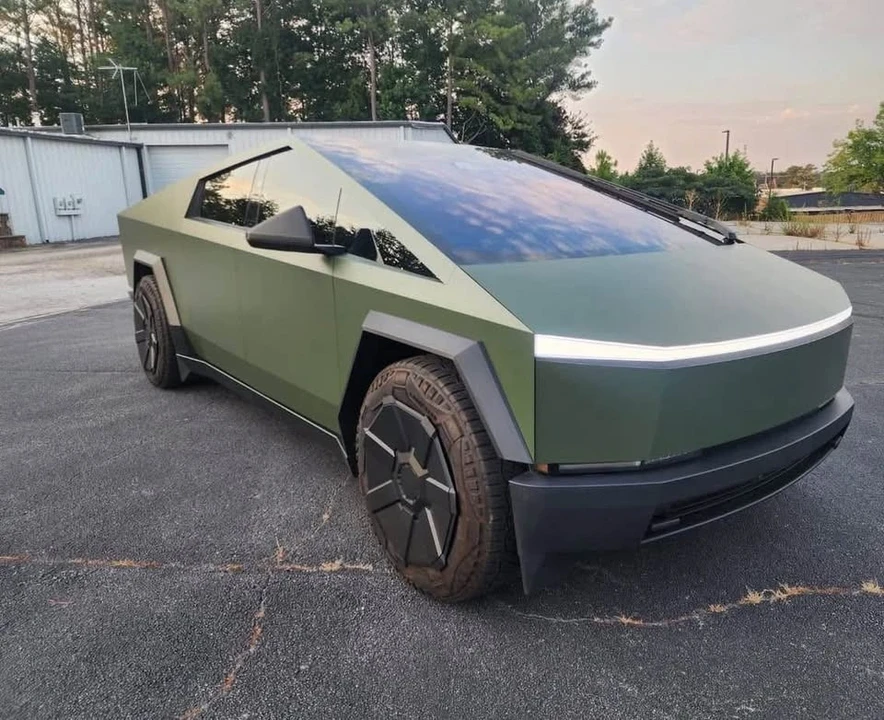Tesla Cybertruck - Image 2 of 3