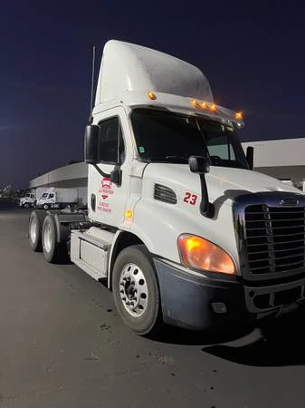 2014 Freightliner - Image 2 of 4