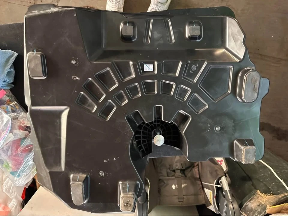 2015 Parts & Memorabilia Seats & Interior - Image 3 of 3