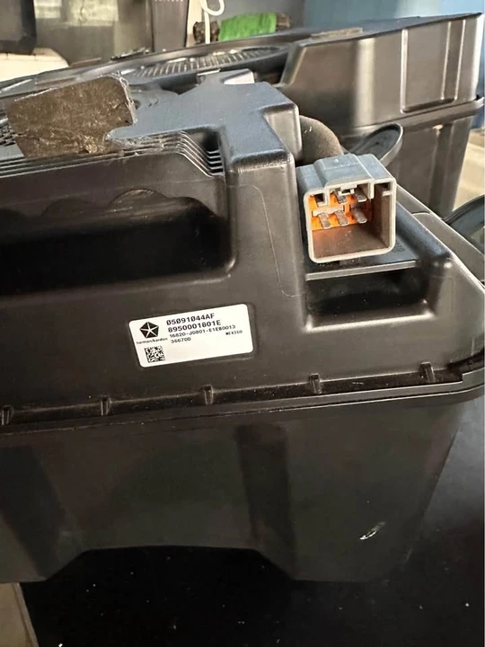 2015 Parts & Memorabilia Seats & Interior - Image 2 of 3