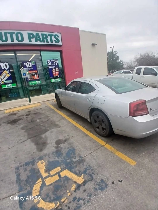 2009 Dodge Charger 6th Gen - Image 2 of 2
