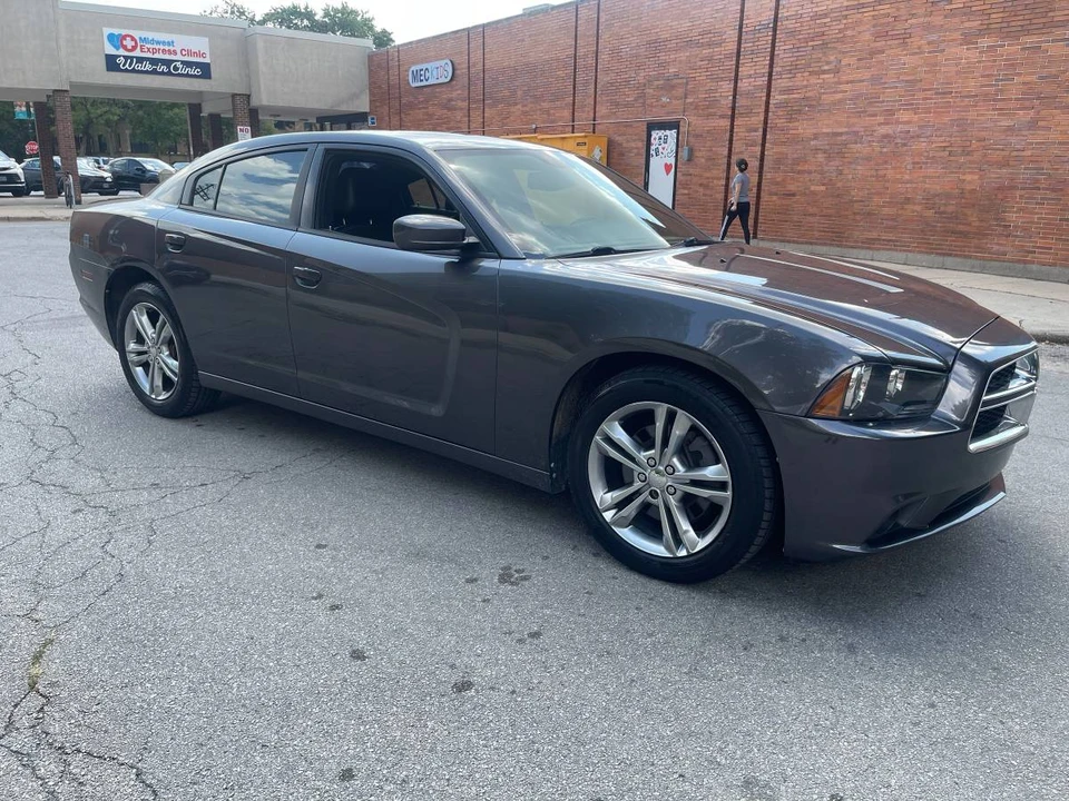 2013 Dodge Charger 7th Gen - Image 4 of 11