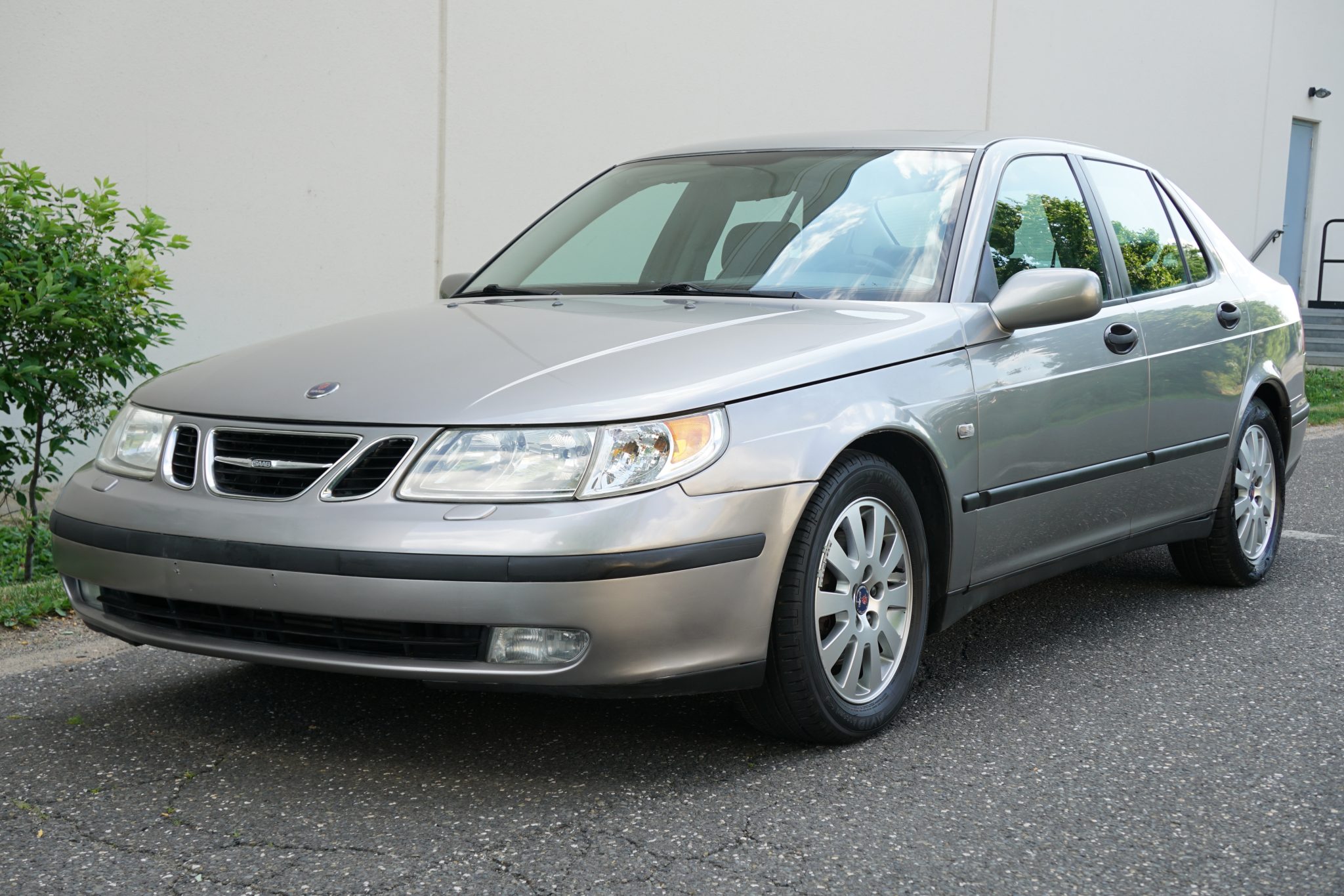 2002 Saab 9-5 2.3T Sedan 5-Speed
