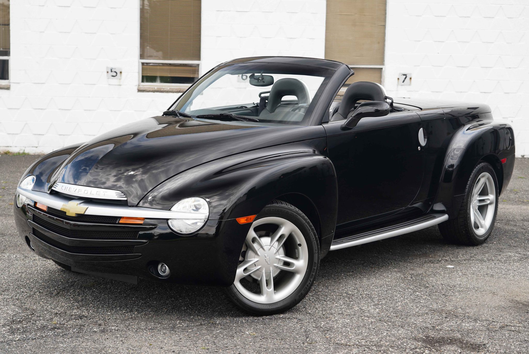 3,200-Mile 2005 Chevrolet SSR 6-Speed