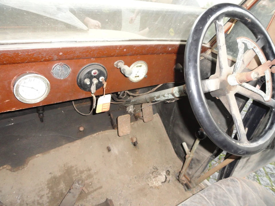 Daimler - Image 7 of 14