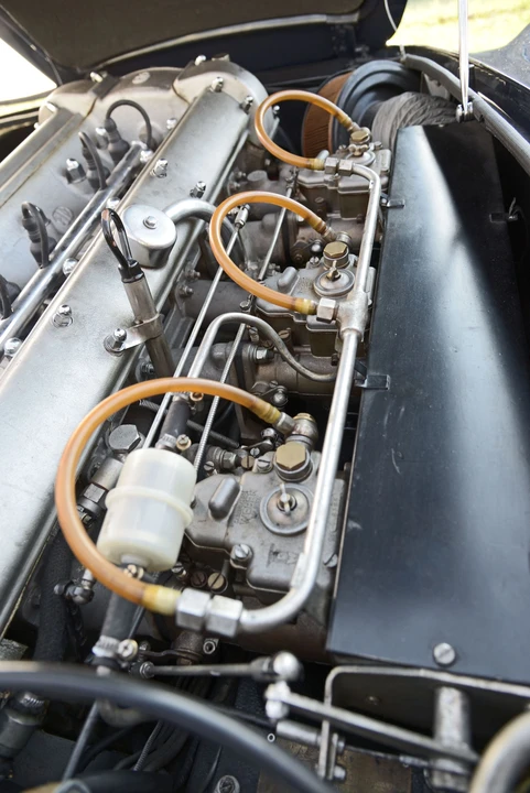 Aston Martin DB6 Vantage - Image 16 of 28