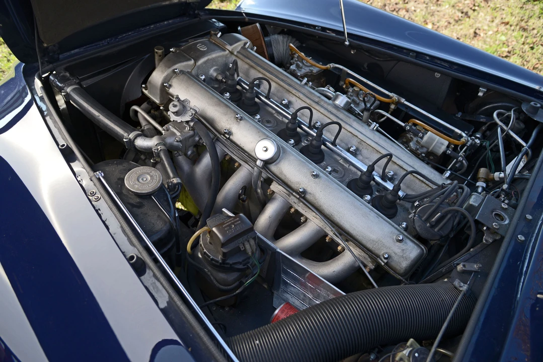 Aston Martin DB6 Vantage - Image 14 of 28