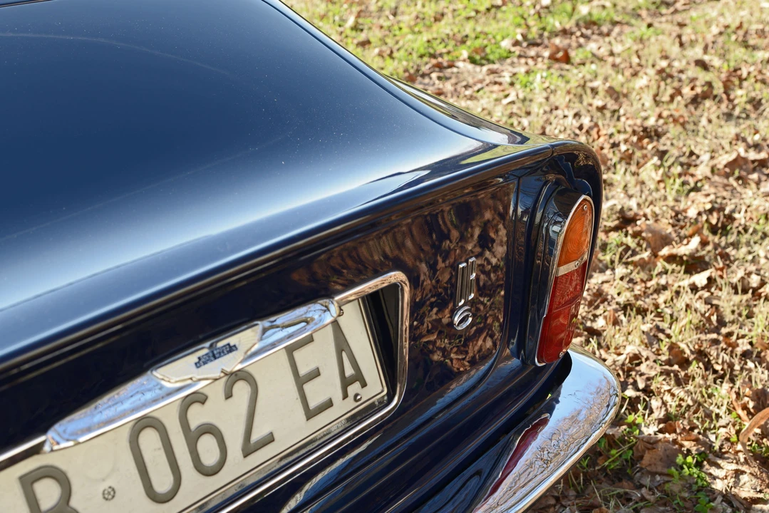 Aston Martin DB6 Vantage - Image 24 of 28