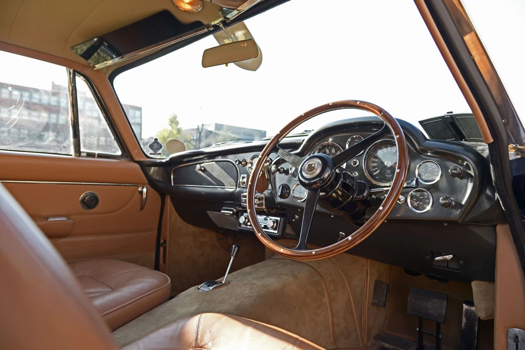 Aston Martin DB6 Vantage - Image 11 of 28