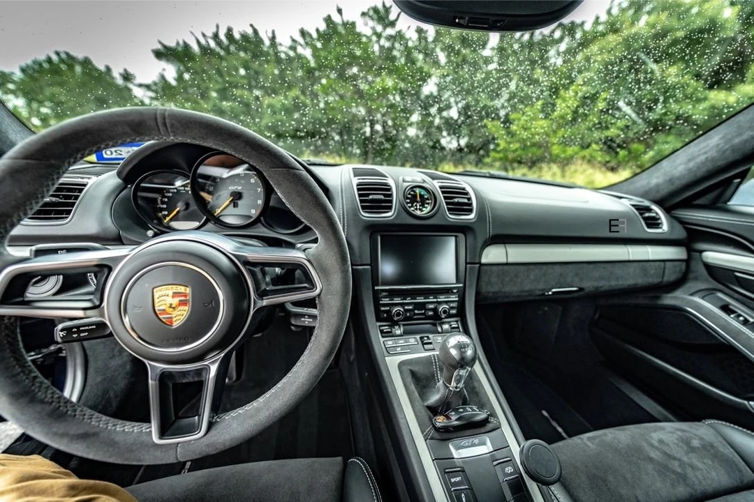 2016 Porsche 981 Cayman GT4 - Image 17 of 25