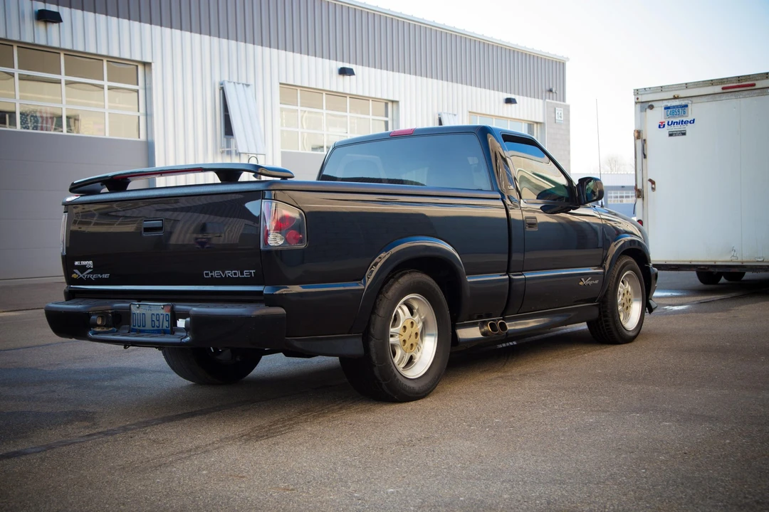 2000 Chevrolet S-10 - Image 8 of 31