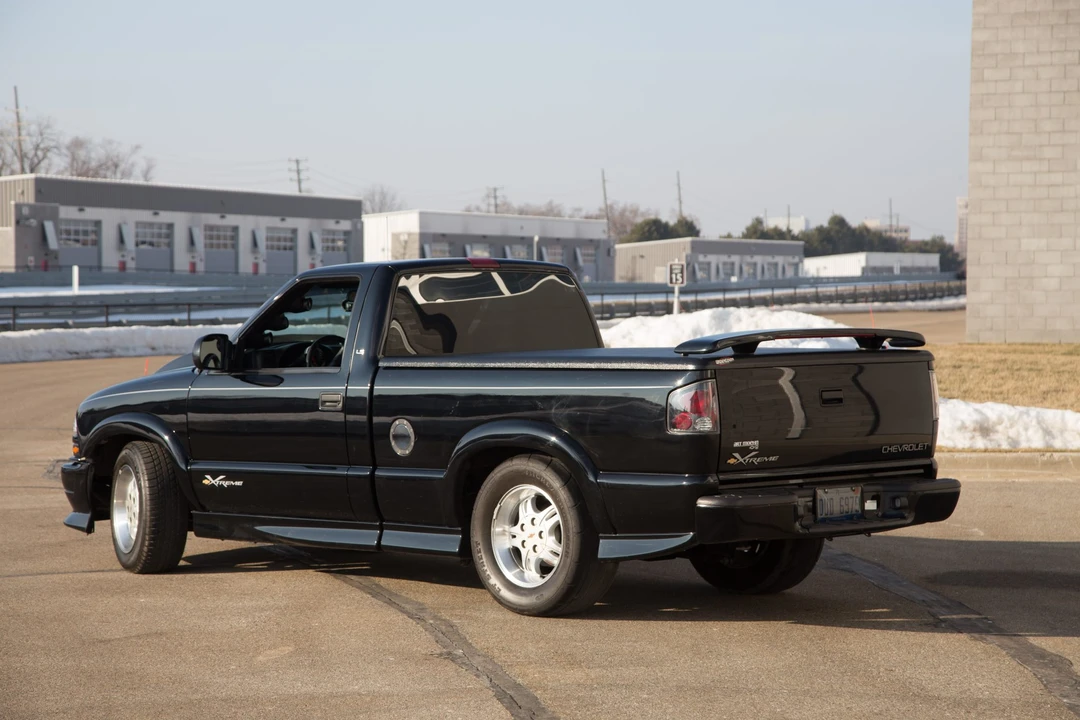 2000 Chevrolet S-10 - Image 5 of 31