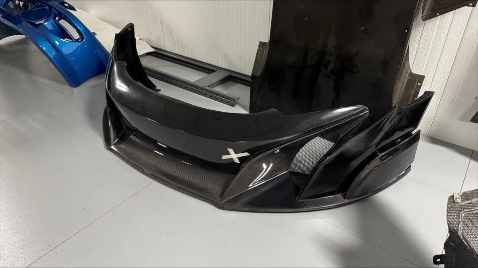 2011 Parts & Memorabilia Bodywork - Image 2 of 6