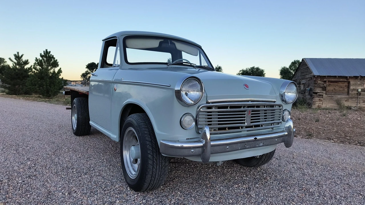 Nissan - Image 21 of 31