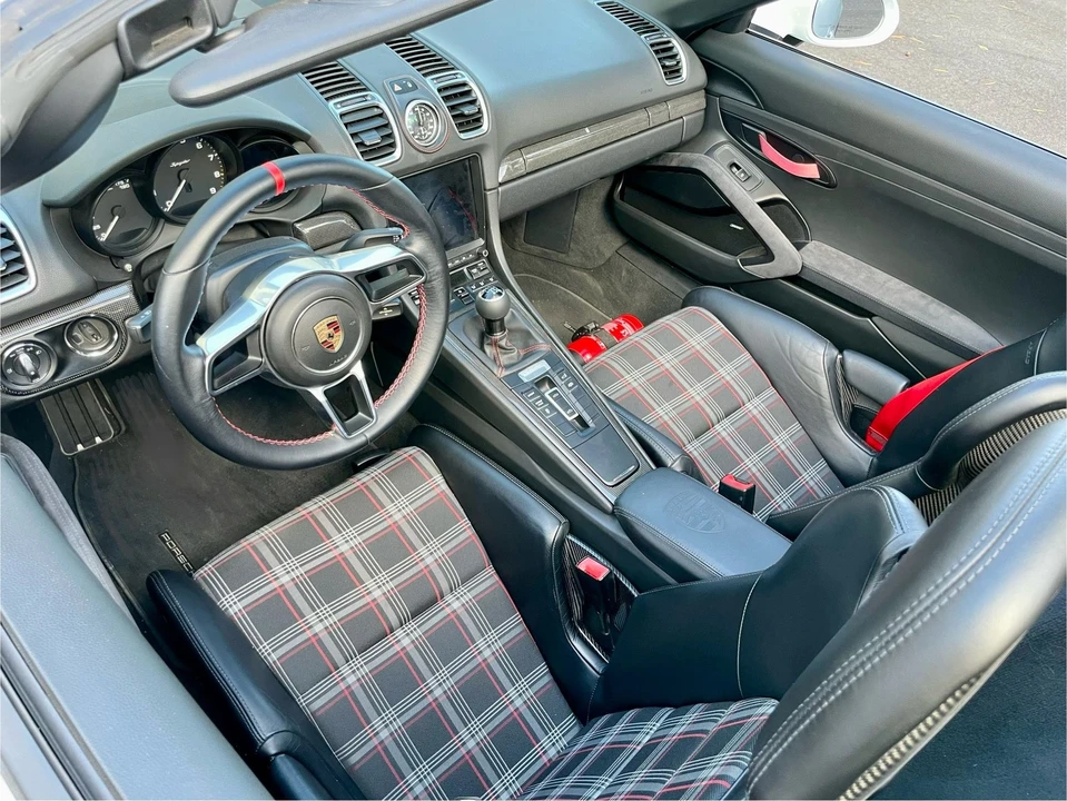 2016 Porsche 981 Boxster Spyder - Image 13 of 22
