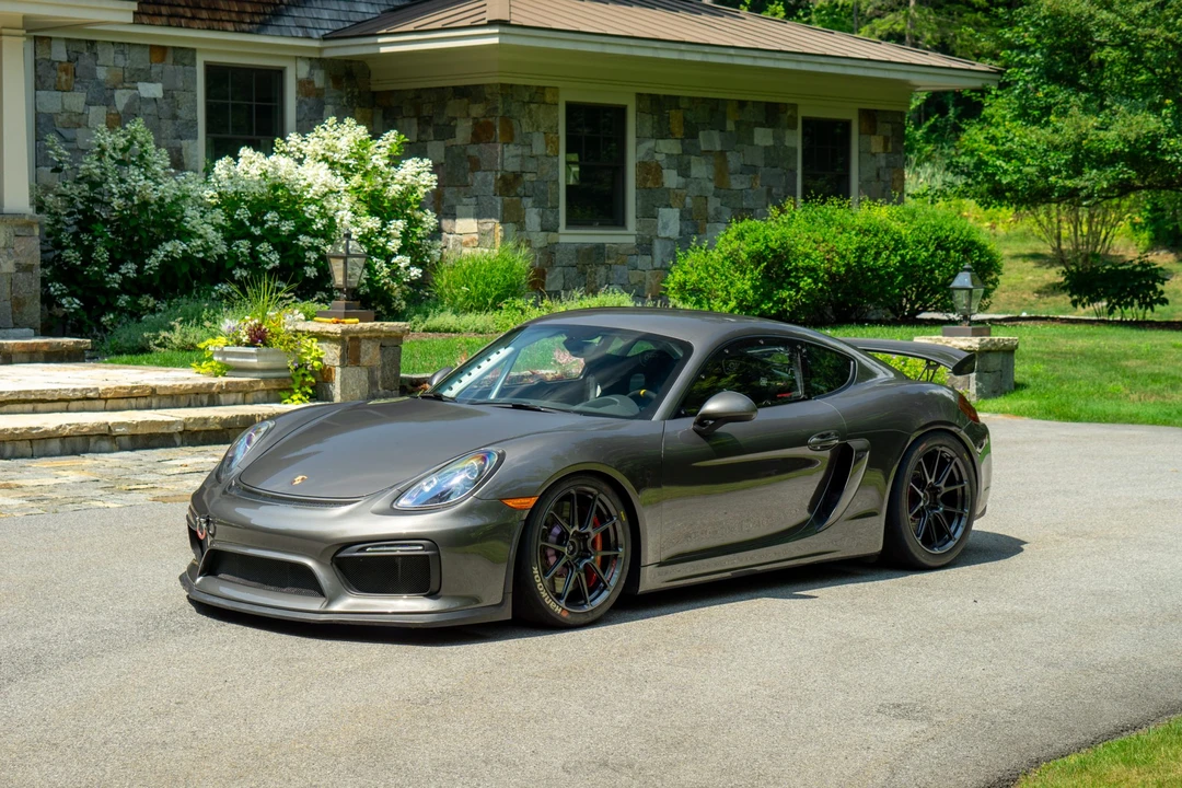 2016 Porsche 981 Cayman GT4 - Image 2 of 31