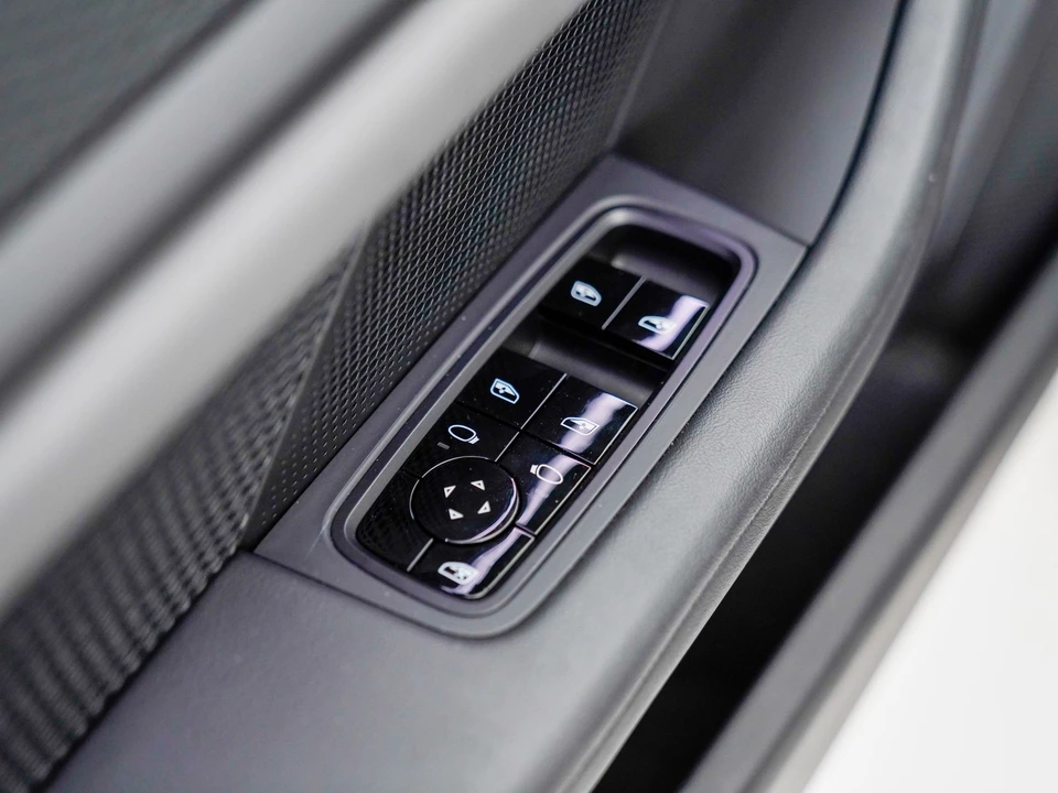 2020 Porsche Taycan Turbo - Image 19 of 30