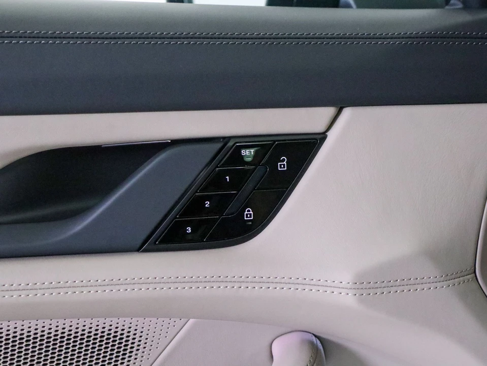 2020 Porsche Taycan Turbo - Image 20 of 31